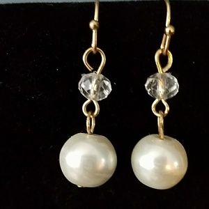 ❣3 for 25❣Gold and pearl look dangle earrings